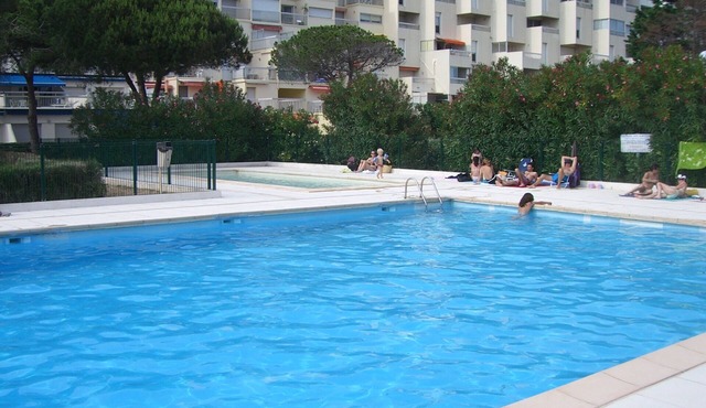 T 2 47 m2 apartment overlooking the harbor in residence with pool and tennis