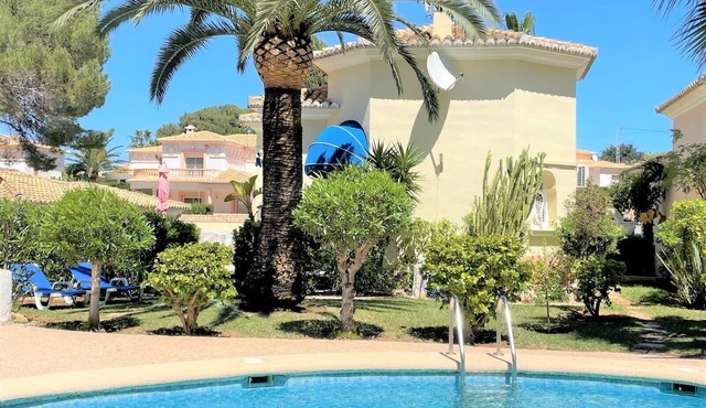T-4510 Beautiful, modern villa with communal pool