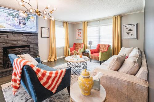 T-Town Bougie - Trendy and Fun! Next to Expo Square- Sagenet Center