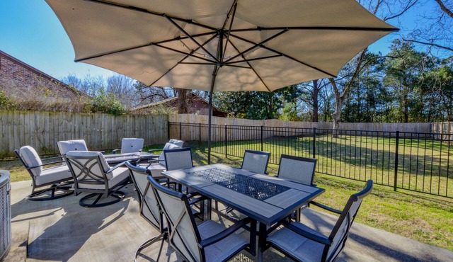 T-Town Cottage - Book for Football - walk to Historic Downtown Northport!