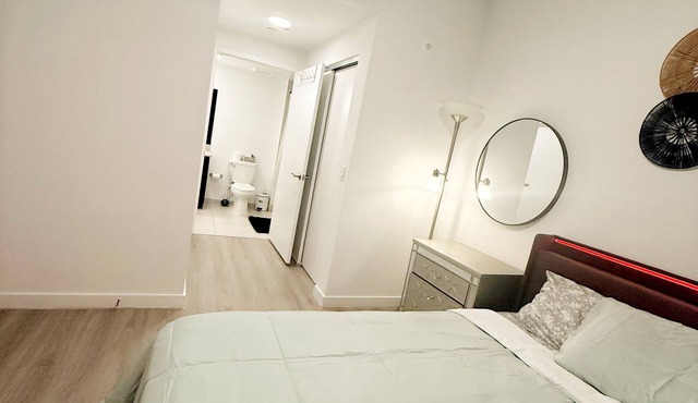 t“Your Perfect West Palm Beach Getaway: Stylish 2-Bedroom Airbnb”