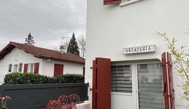 T1 Bis Cambo-les-Bains with Terrace and Internet Access