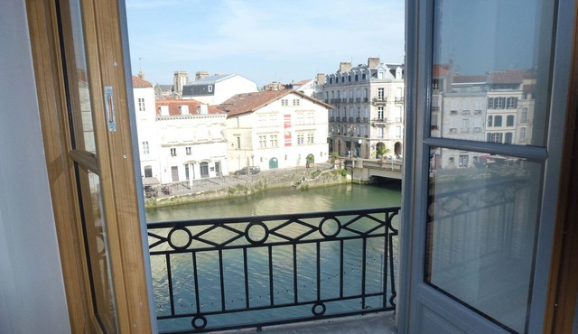 T1 bis, view Nive, heart of city, ideal for couple/small family, everything on foot!