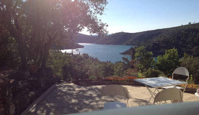 T1 charming classified * on the ground floor of villa with garden and swimming pool, private lake access