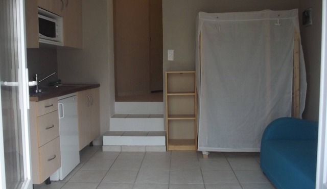 T1 furnished with 20 m2 ground floor house with pool access.