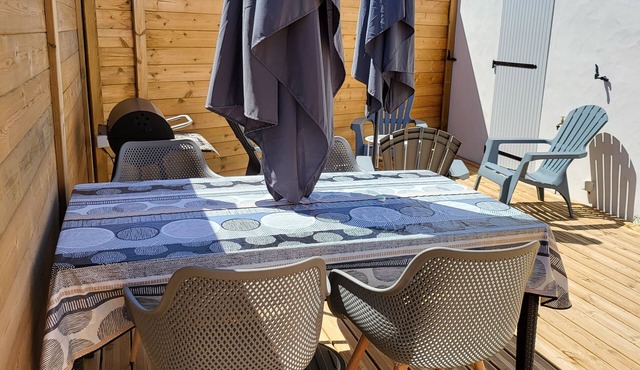 T1 SMALL ROOM 800M FROM THE SEA