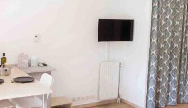 *T1*Studious*sporty*La Conciergerie Martinkey's*