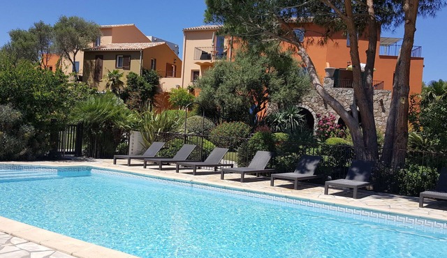 T2 2 pers 30/32m² by Interhome