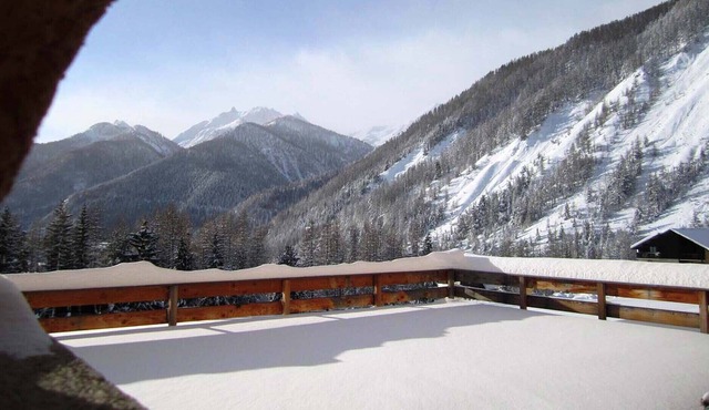 T2 3* Large south-facing terrace 4/6 per. summer pool at foot of slopes and hikes