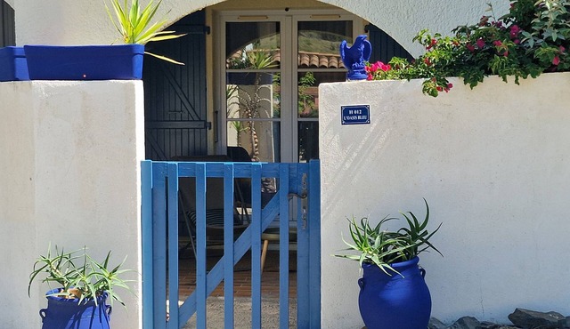 T2 37 m² in a protected cove, terrace, small garden, mountain view.