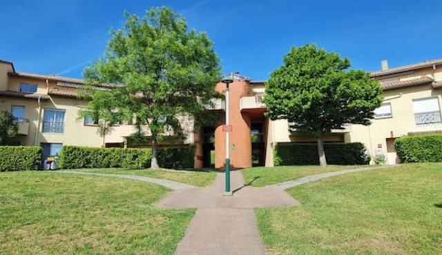 T2 55m² with garden. New kitchen and equipment. Wifi TV parking