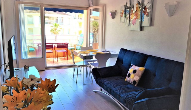 T2 Air-conditioned and through - Rated 3 stars - Sea view -Parking - Wifi