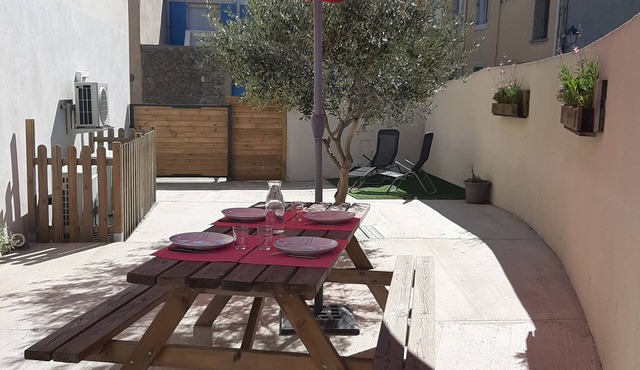 t2 + air conditioned cabin with garden 4 pers, gruissan village