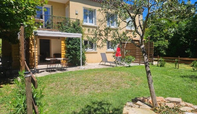 T2 apartment with garden