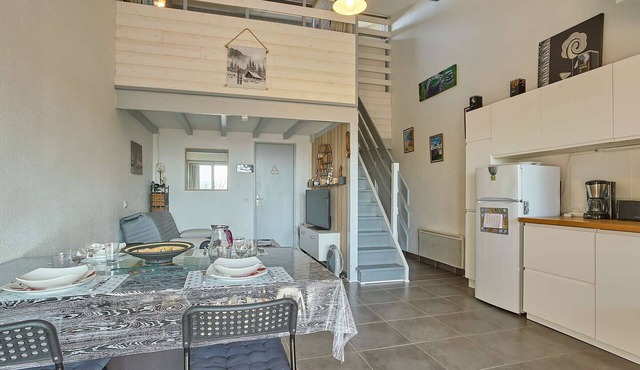 T2 Apartment with Veranda, Pets Allowed and Parking