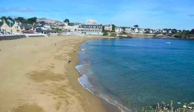 T2 apartment for 4 people "feet in the water" (beach 20 meters)