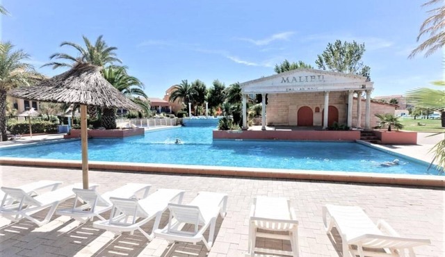 T2 apartment with parking and swimming pool in the residence 5min from the beach