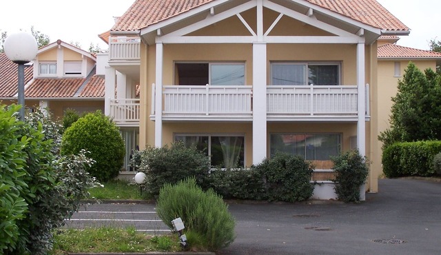 T2 apartment + 2 terraces + 1 private secure PARKING + WIFI + TV.
