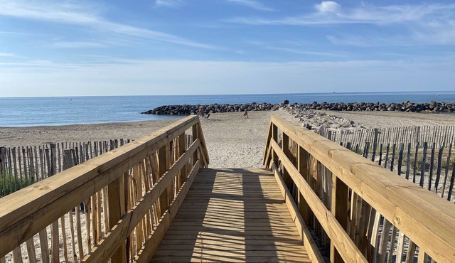 T2 apartment, facing the sea