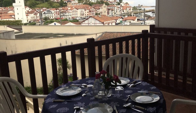 T2 apartment facing port