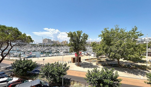 T2 Apartment for 4 with Parking and Wifi in Carnon