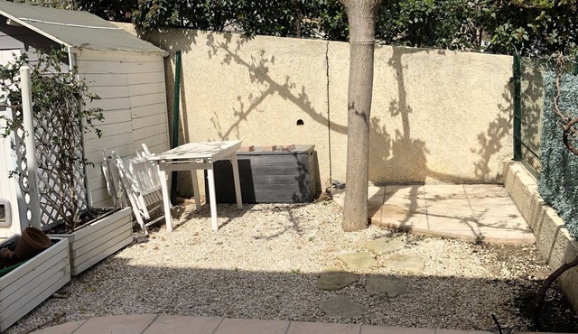 T2 apartment in residence with swimming pool and tennis court