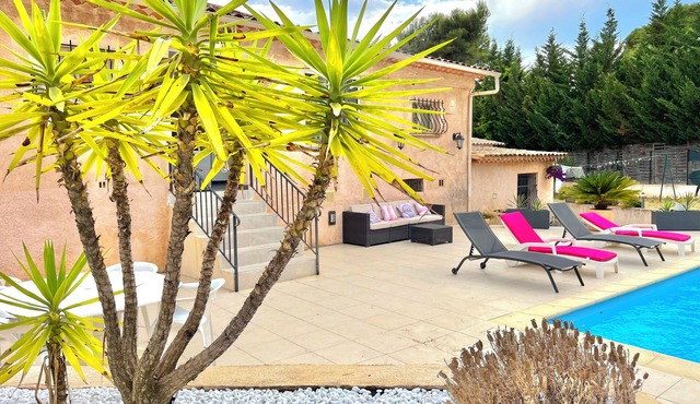 T2 apartment in condominium (Villa) with pool access