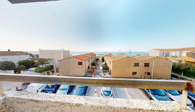 T2 Apartment in Frontignan-Beach with Terrace and Parking