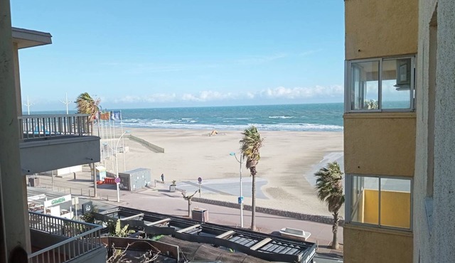 T2 Apartment in the Heart of Canet, Steps from the Beach, AC – 4ARAX4