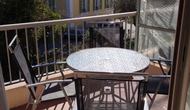 T2 apartment, second floor residence with private parking