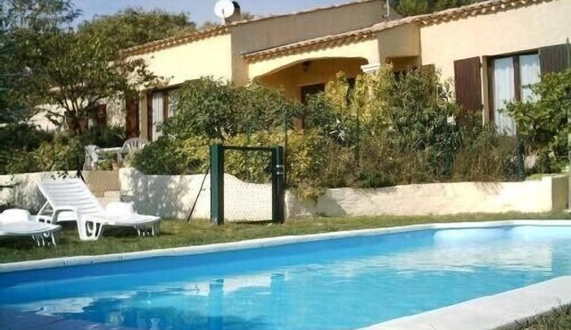 T2 apartment + swimming pool in Aurons-7 km Salon de Provence & 25km Aix en Provence