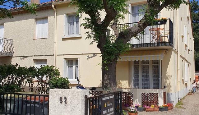 T2 Apartment with Parking 200m from Beach