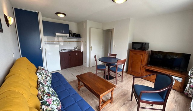 T2 Apartment with Balcony and Shared Pool, Near Spa