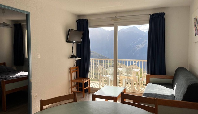 T2 Apartment with balcony, free shuttle near the slopes in Peyragudes