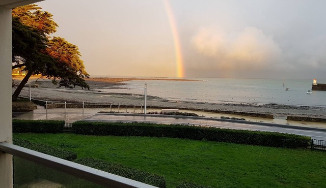 T2 apartment with sea and port view