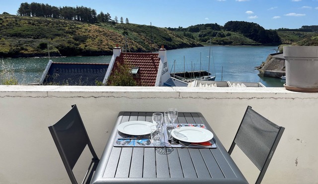 T2 apartment with terrace and view of Sauzon ria