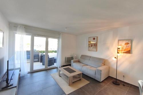 T2 apartment with terrace