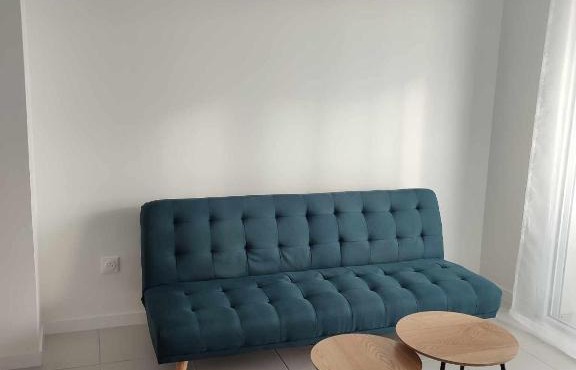 T2 avec balcon tout équipé 300m marché central