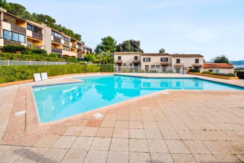 T2 avec piscine proche des Sablettes avec parking