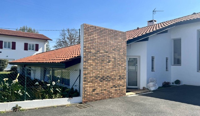 T2 Bis Apartment in Cambo-les-Bains with garden, parking and internet