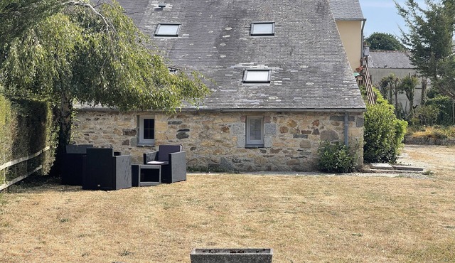 T2 bis completely renovated, in the center of Le Faou