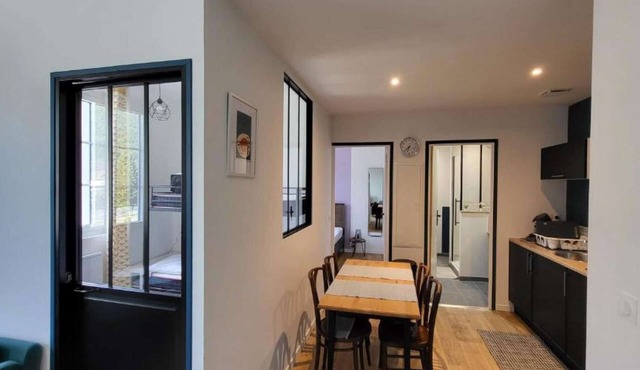 T2 Bis Escapade near train station, town center, parking