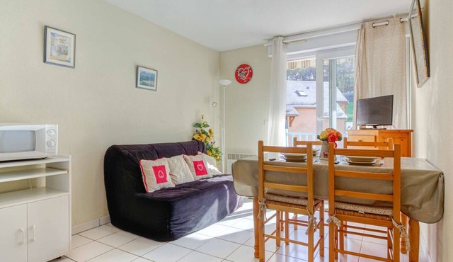 T2 cabin 6 people in Luz, quiet, parking, pets allowed