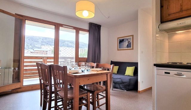 T2 Cabin, 6 ppl, near slopes, parking, ski locker