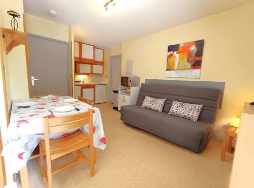 T2 Cabine avec Balcon au Cœur des Thermes - 6 Pers, Parking, Proche Télécabines, Équipé Tout Confort - FR-1-457-230