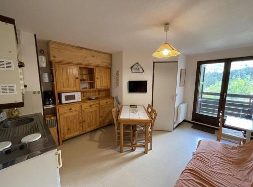 T2 cabine avec balcon, près des pistes - FR-1-787-21