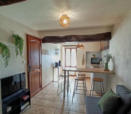 T2 chaleureux au coeur d'un village pittoresque