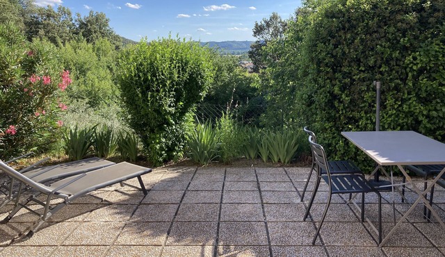 T2 CLASSIFIED 2 * FENCED AND SECURE GROUND FLOOR SPA/HOLIDAYS