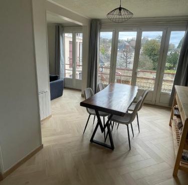 T2 design & cosy avec vue château, Centre et gare à pied, Parking gratuit