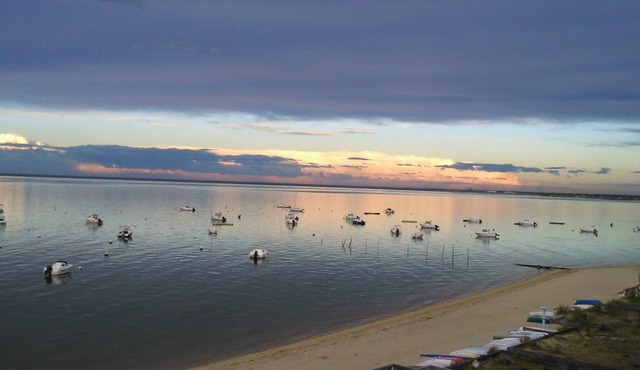 T2 FEET IN WATER SEA VIEW